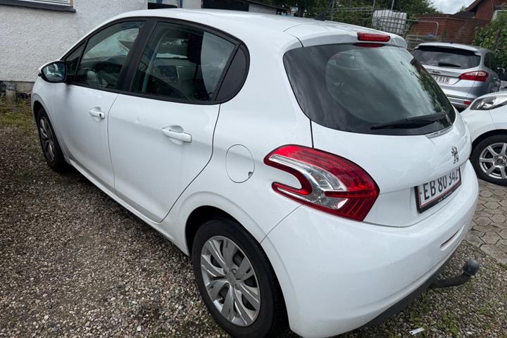 Hvid Peugeot 208 fra 2012