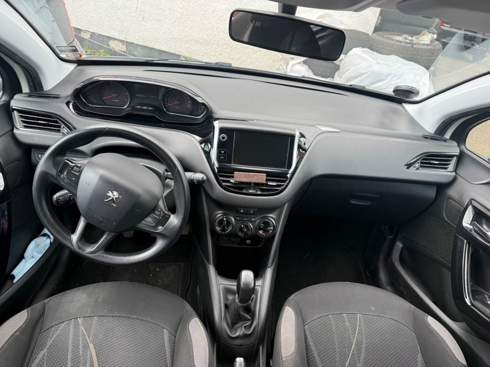 Hvid Peugeot 208 fra 2012