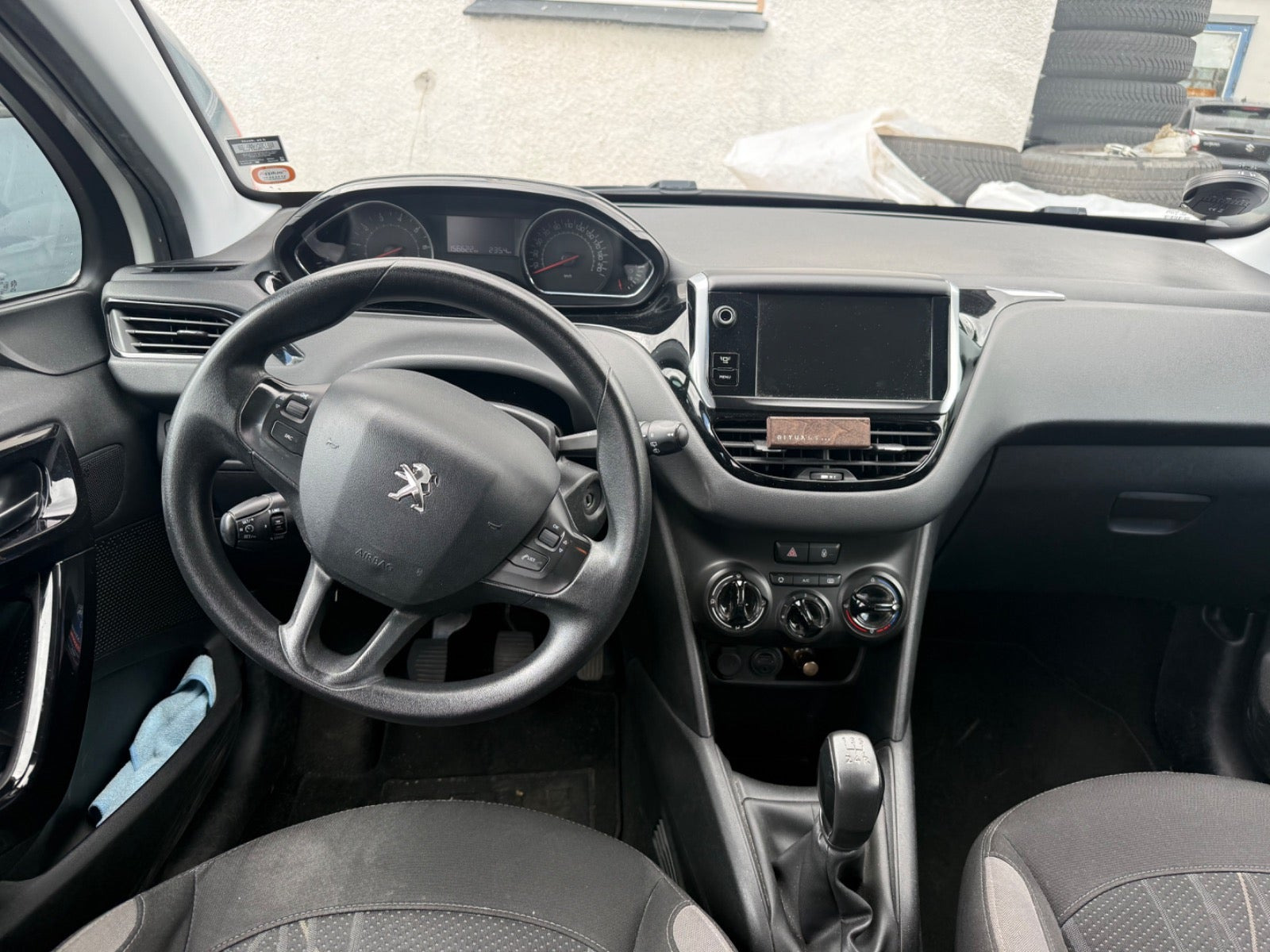 Hvid Peugeot 208 fra 2012