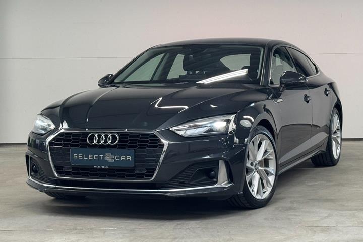 Grå Audi A5 fra 2020 set udefra