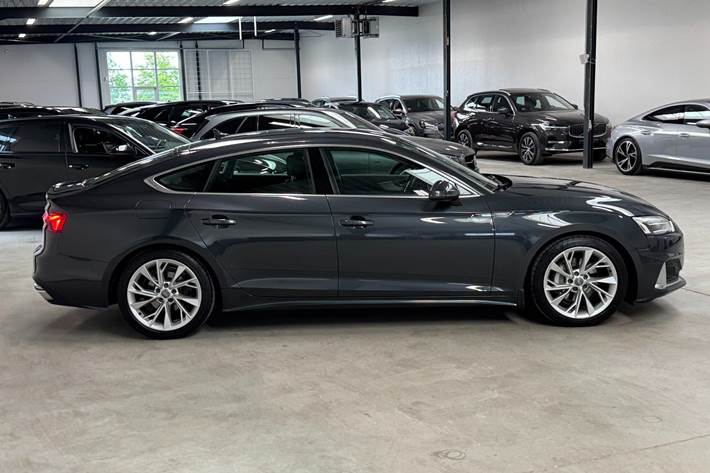 Grå Audi A5 fra 2020