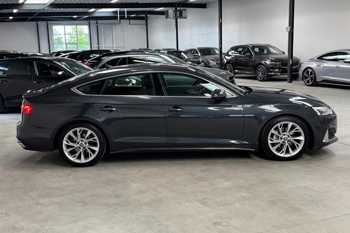 Grå Audi A5 fra 2020