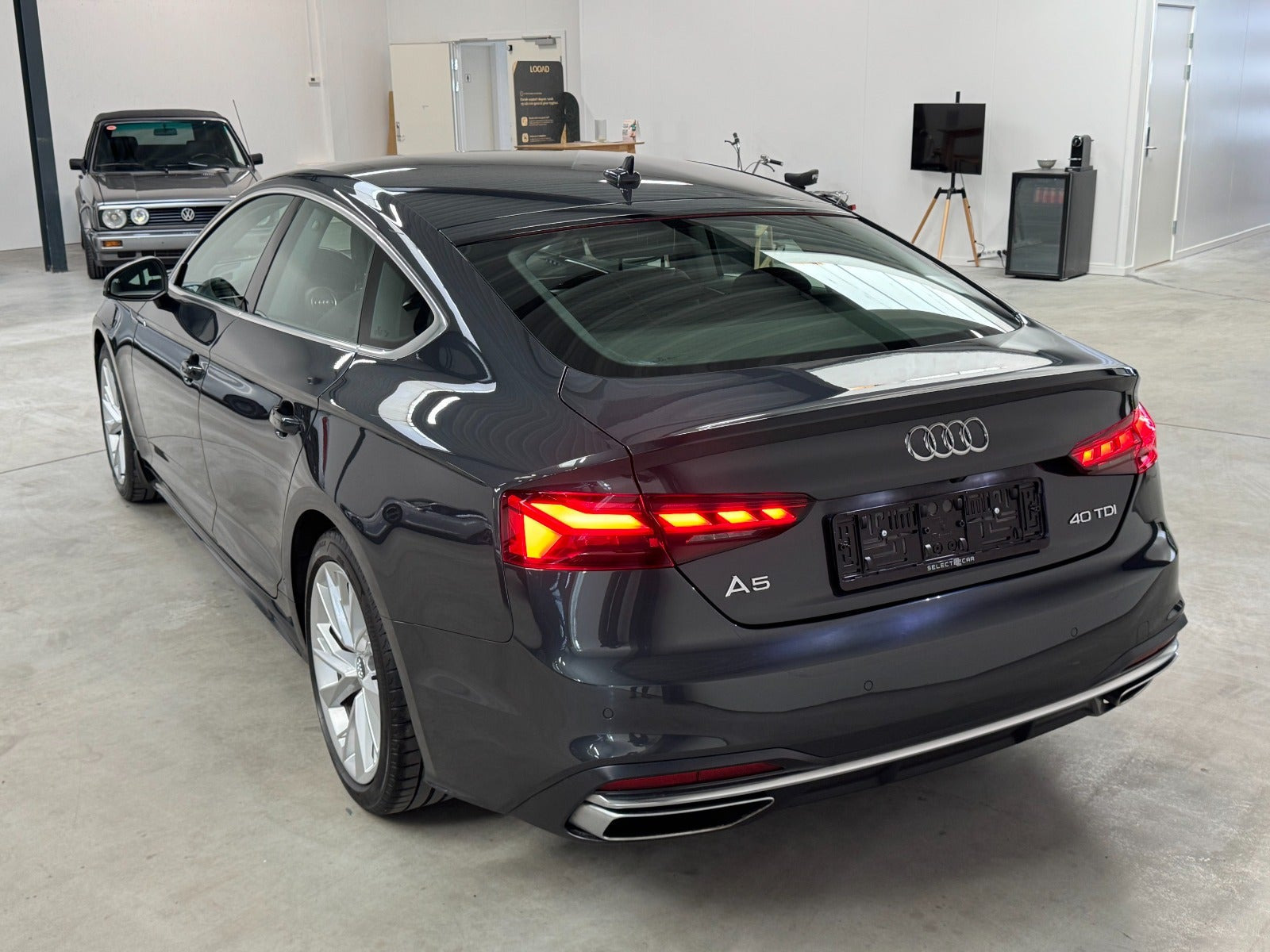Grå Audi A5 fra 2020
