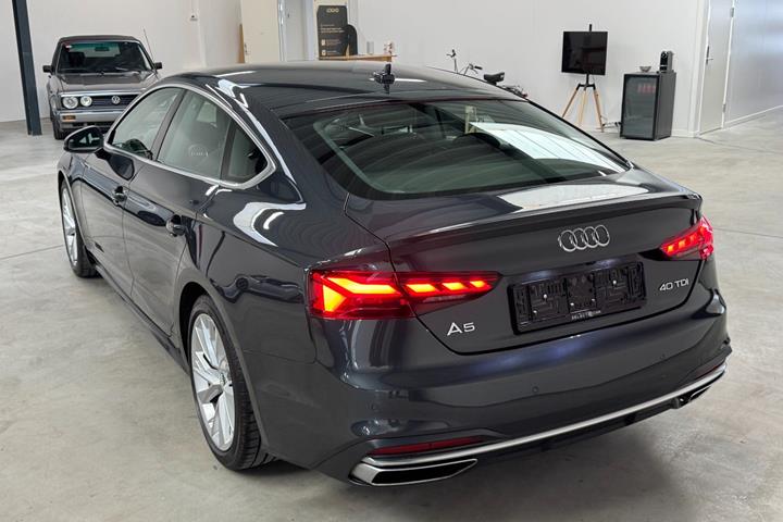 Grå Audi A5 fra 2020