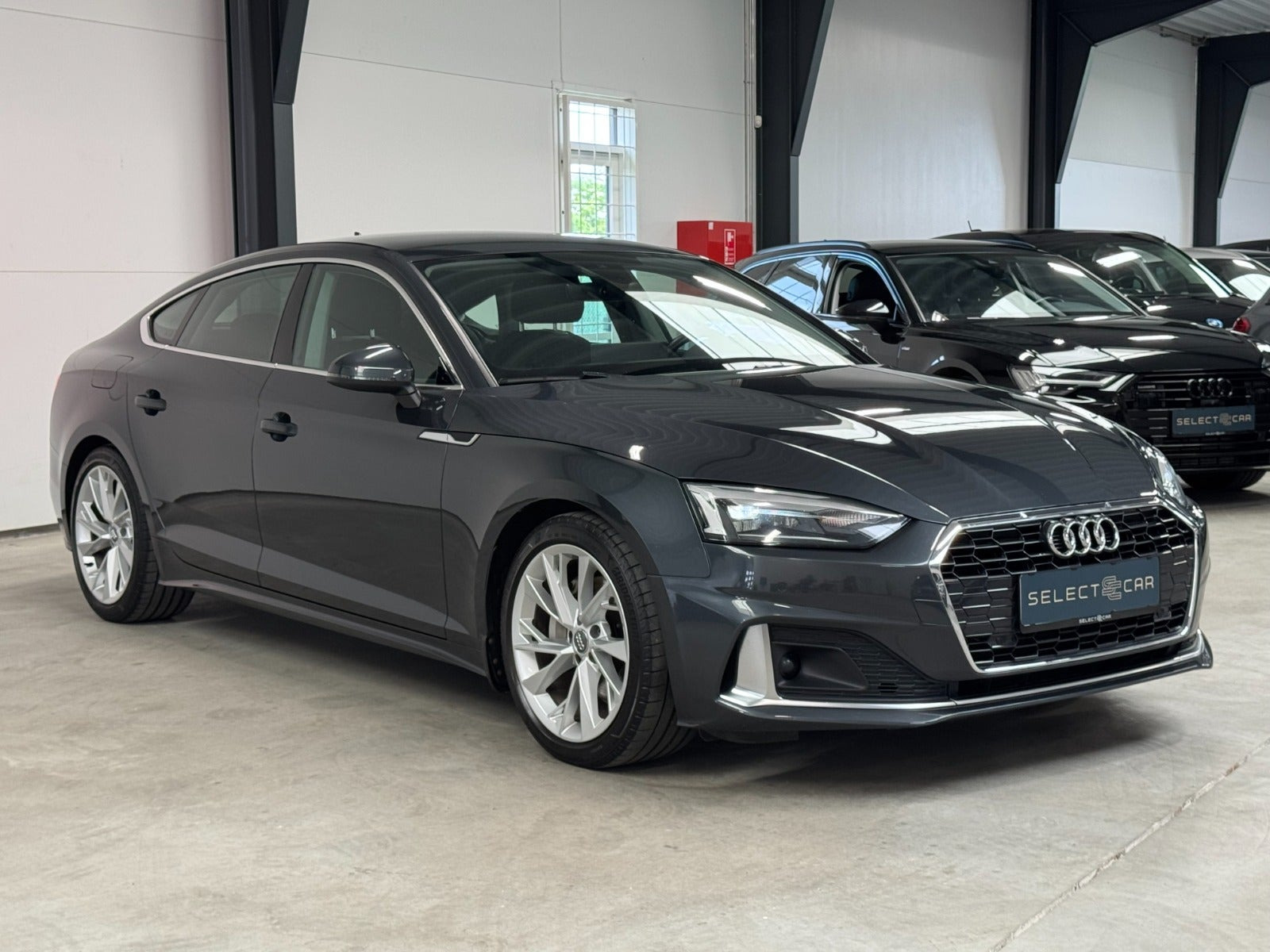 Grå Audi A5 fra 2020