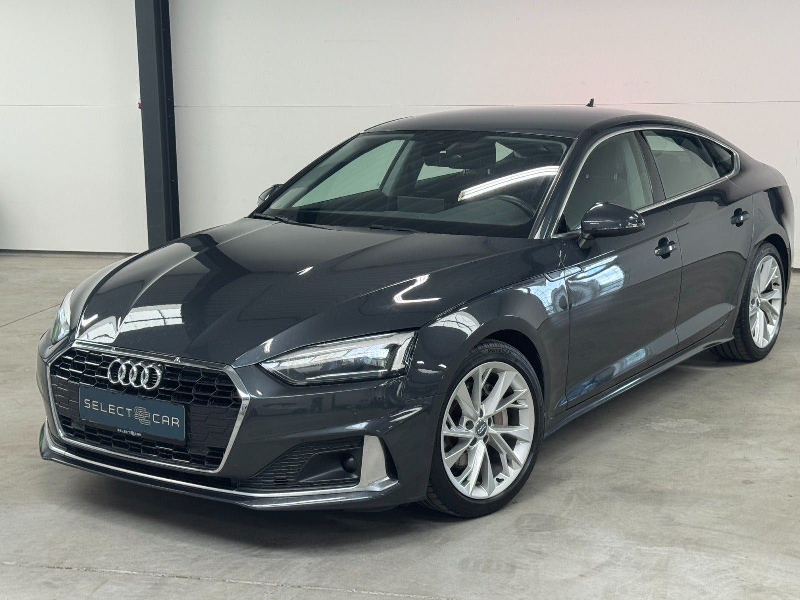 Grå Audi A5 fra 2020