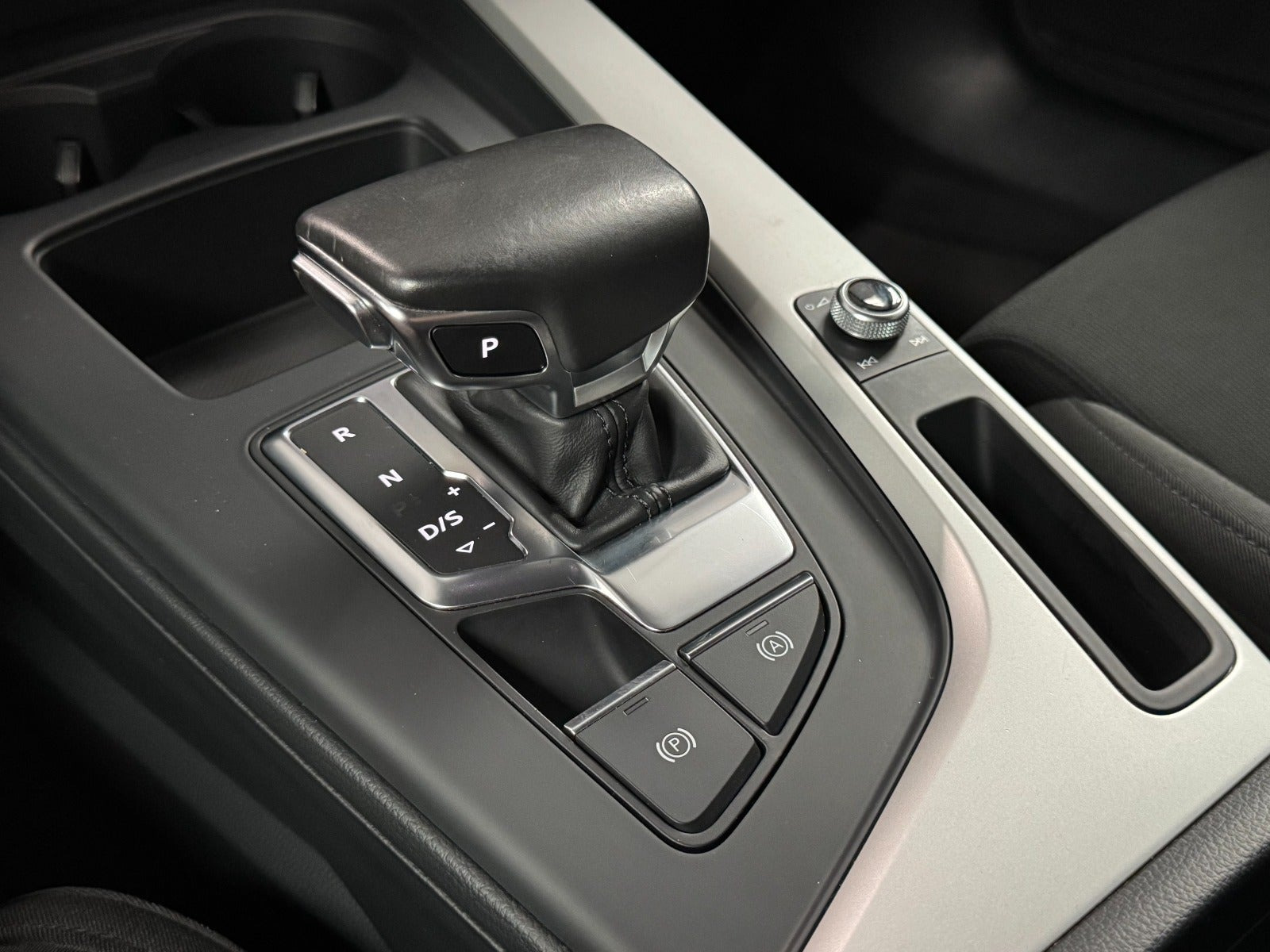 Grå Audi A5 fra 2020