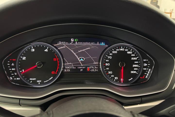 Grå Audi A5 fra 2020