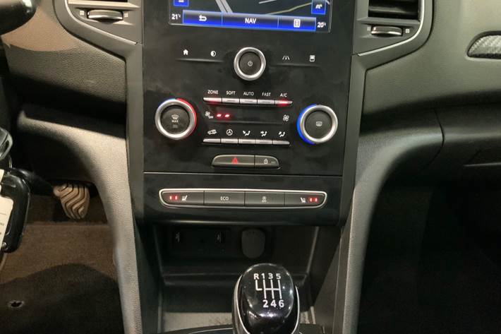 Blå Renault Megane IV fra 2017