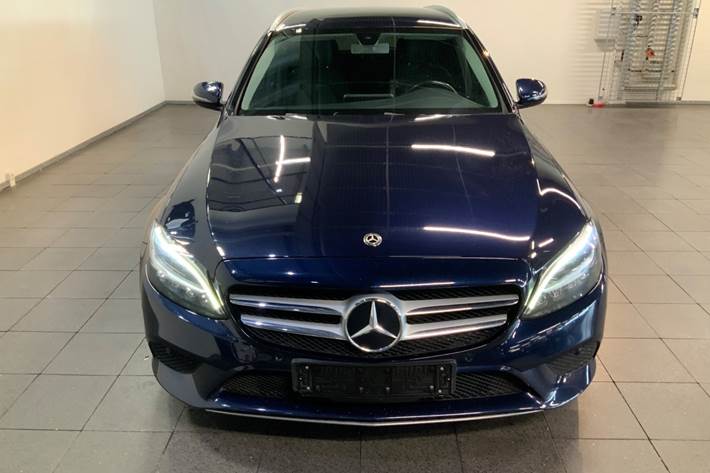 Blå Mercedes C220 d fra 2019