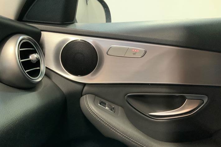 Blå Mercedes C220 d fra 2019