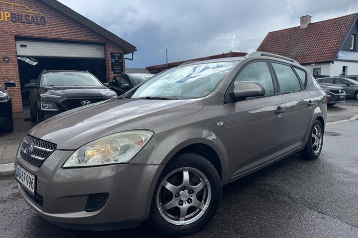 undefined Kia Ceed fra 2008 set udefra