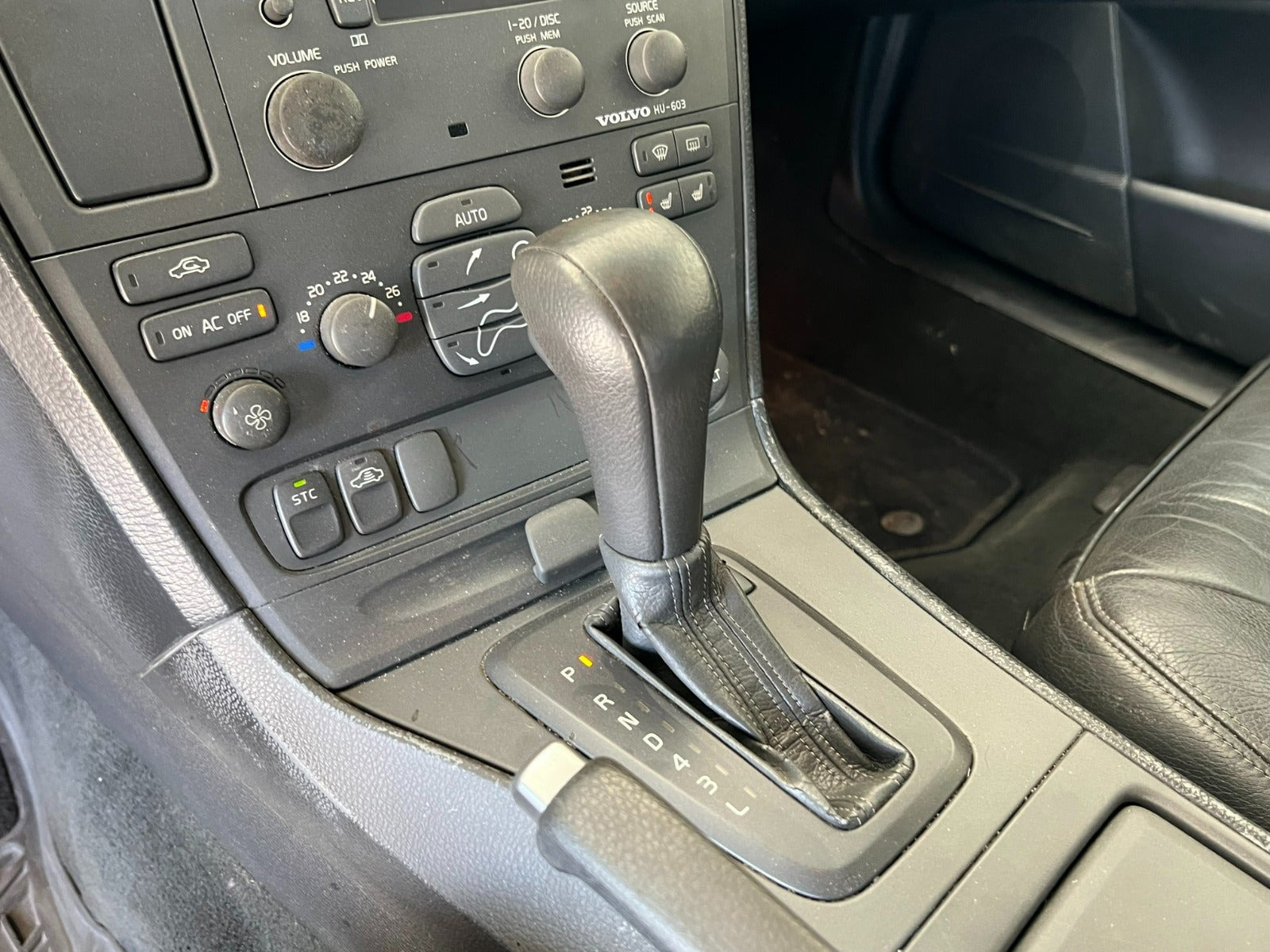Sølv Volvo V70 fra 2002
