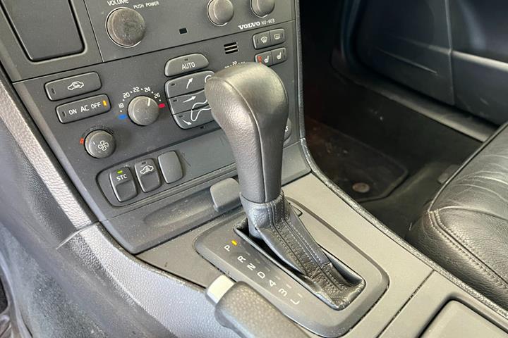 Sølv Volvo V70 fra 2002