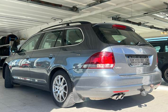 Grå VW Golf VI fra 2010