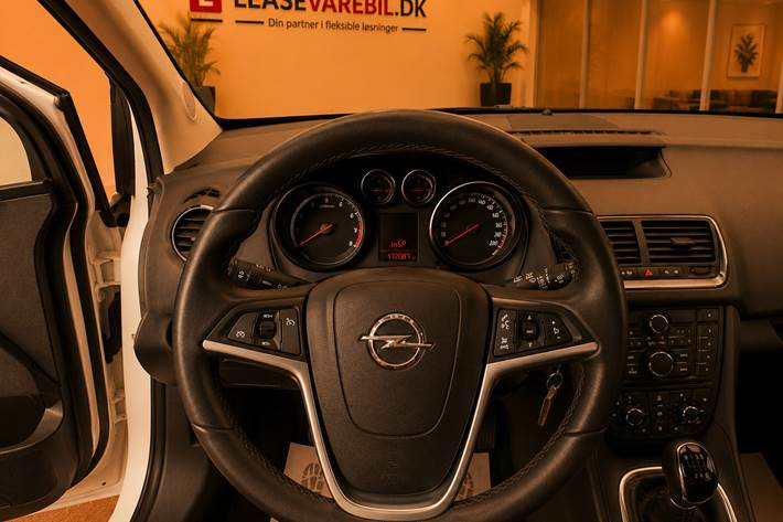 Hvid Opel Meriva fra 2017