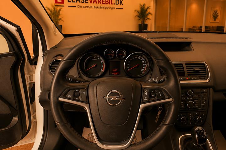 Hvid Opel Meriva fra 2017