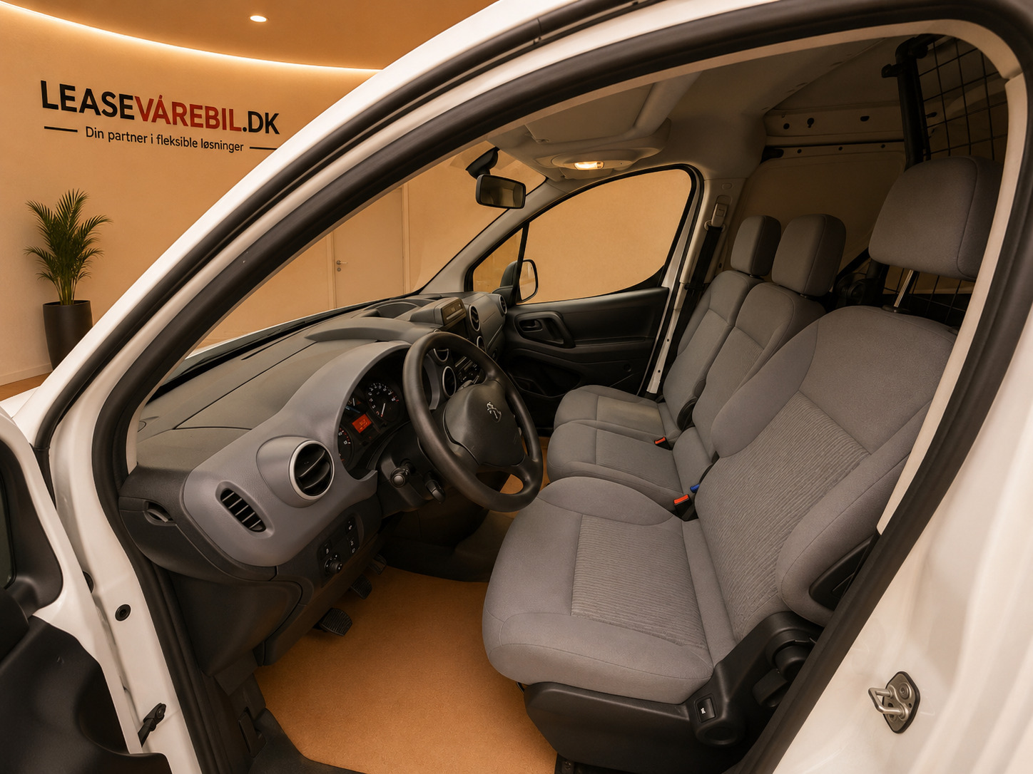Hvid Peugeot Partner fra 2016