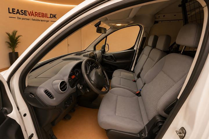 Hvid Peugeot Partner fra 2016