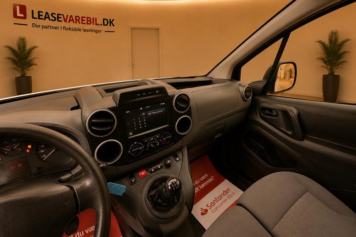 Hvid Peugeot Partner fra 2016