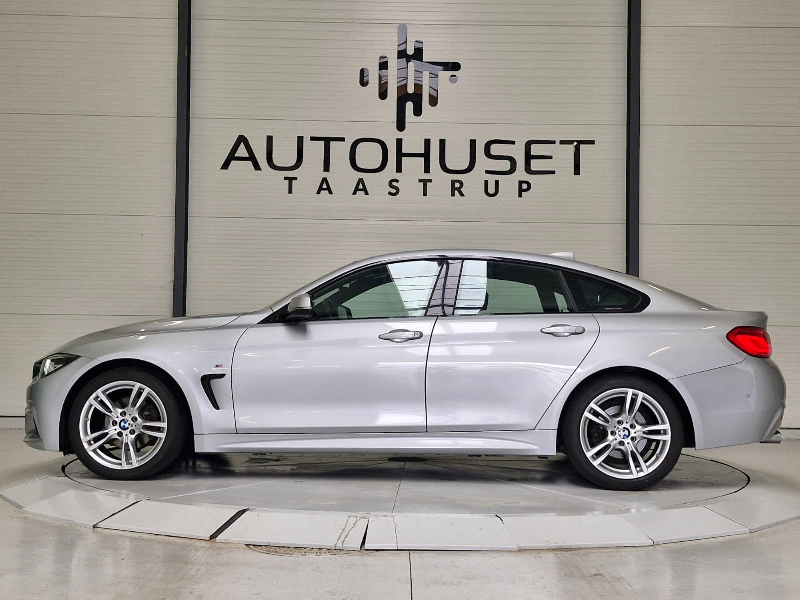 Sølv BMW 420i fra 2019