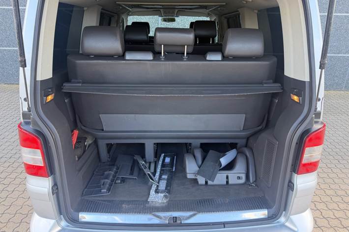 Sølv VW Multivan fra 2007