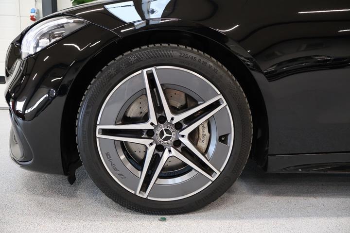 Sort Mercedes C220 d fra 2022
