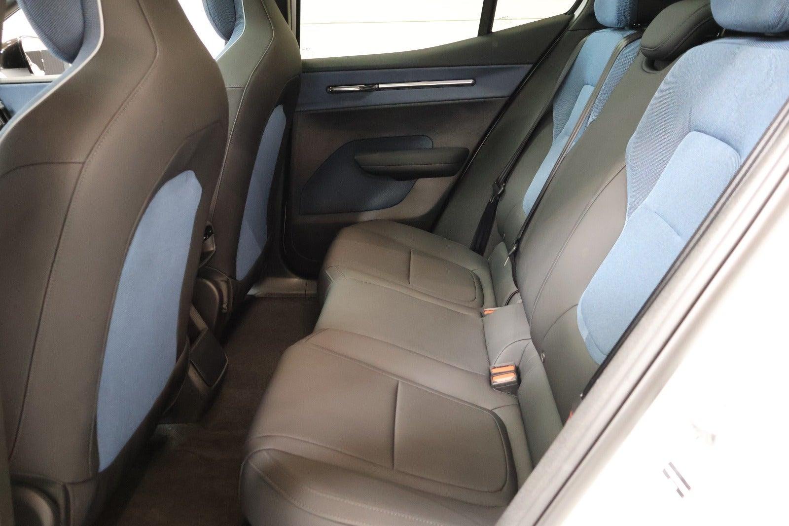 Hvid Volvo EX30 fra 2024