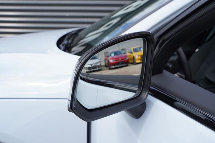 Blå Volvo C40 fra 2024