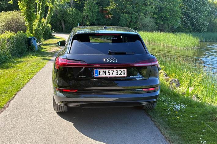 Sort Audi e-tron fra 2022