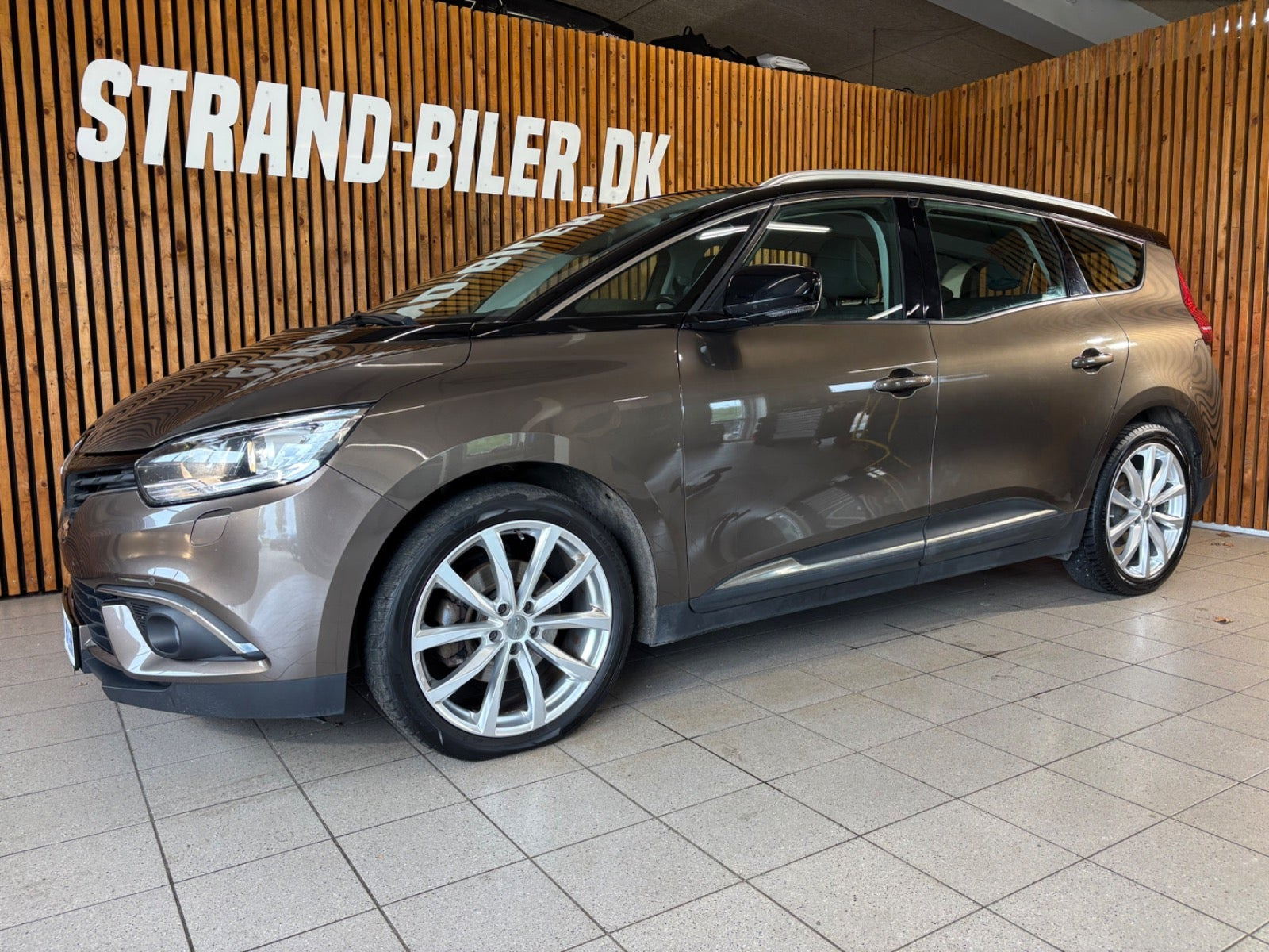 Grå Renault Grand Scenic IV fra 2018