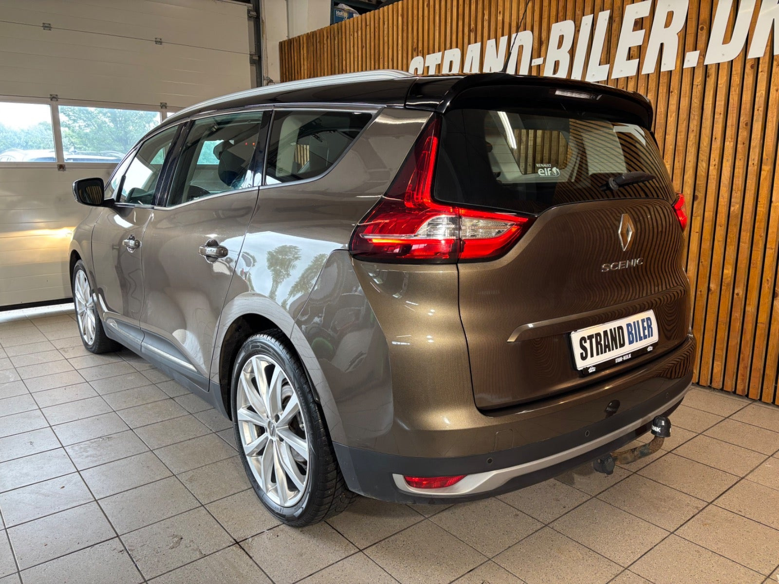 Grå Renault Grand Scenic IV fra 2018