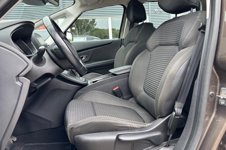 Grå Renault Grand Scenic IV fra 2018
