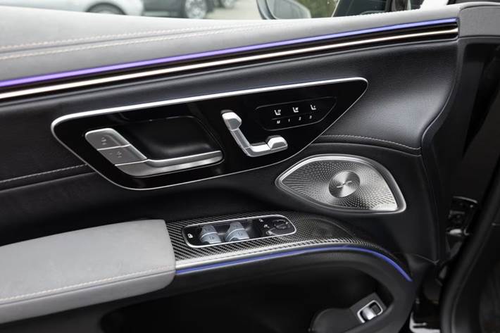 Sort Mercedes EQS580 SUV fra 2024