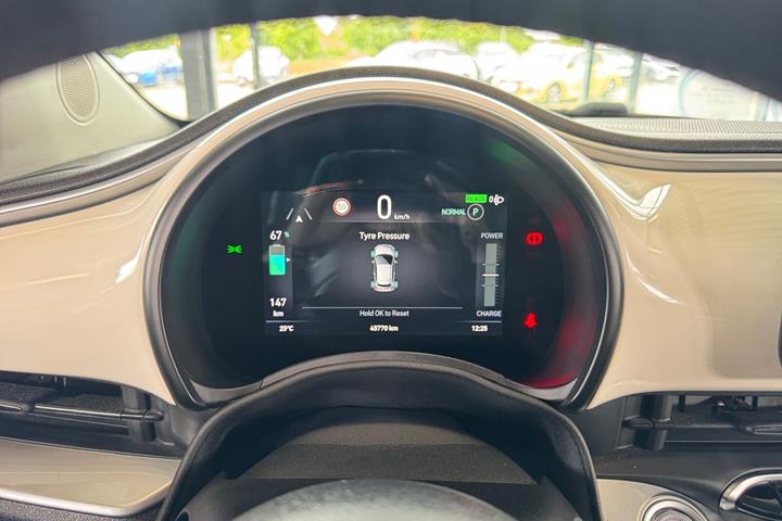 Hvid Fiat 500e fra 2022
