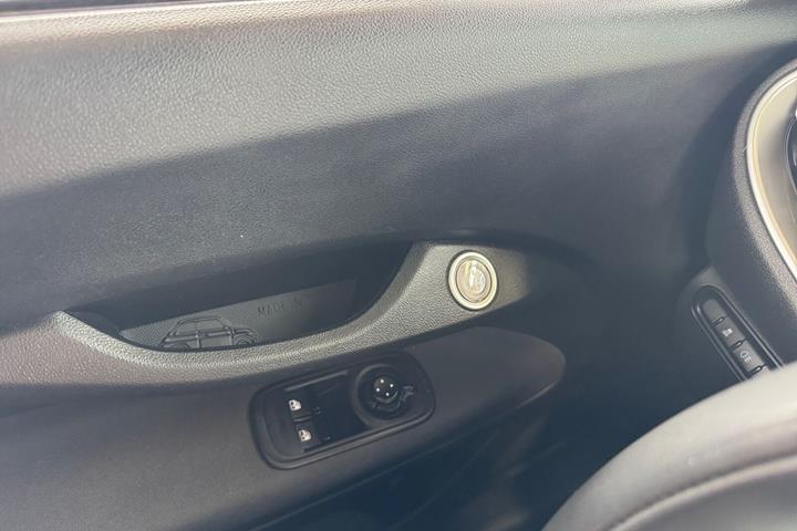 Hvid Fiat 500e fra 2022