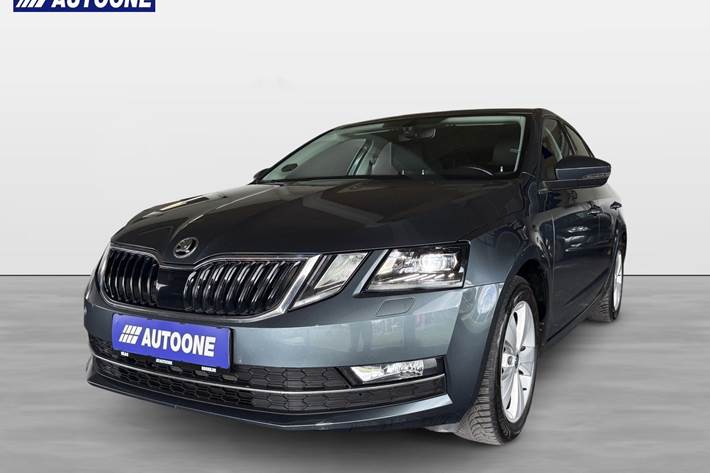 Blå Skoda Octavia fra 2018