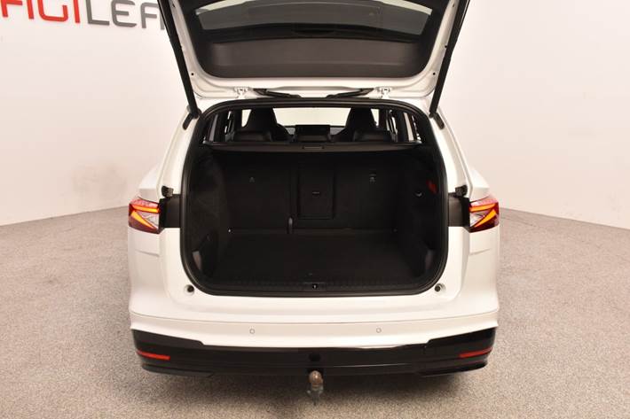 Hvid Skoda Enyaq fra 2021