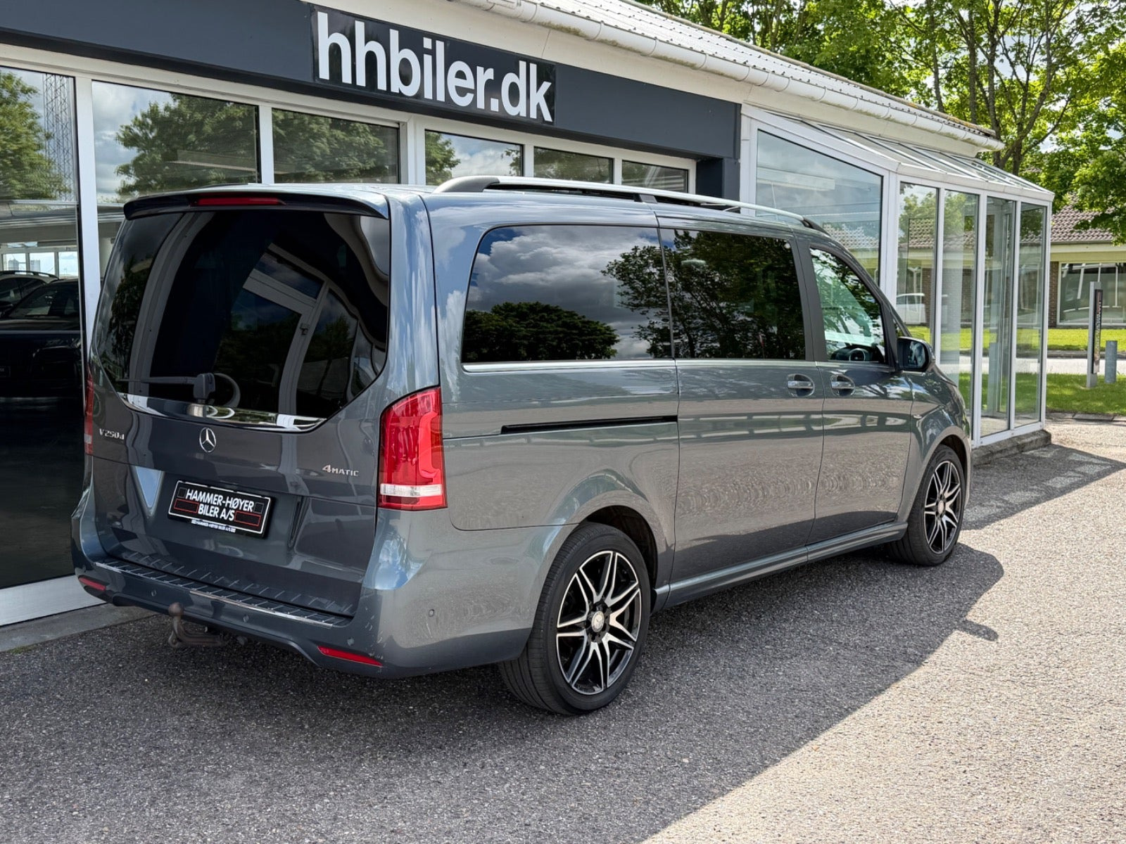 Grå Mercedes V250 d fra 2017
