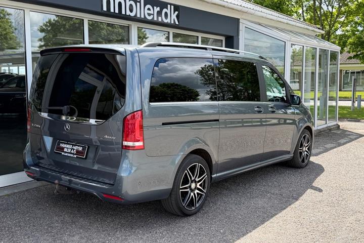 Grå Mercedes V250 d fra 2017