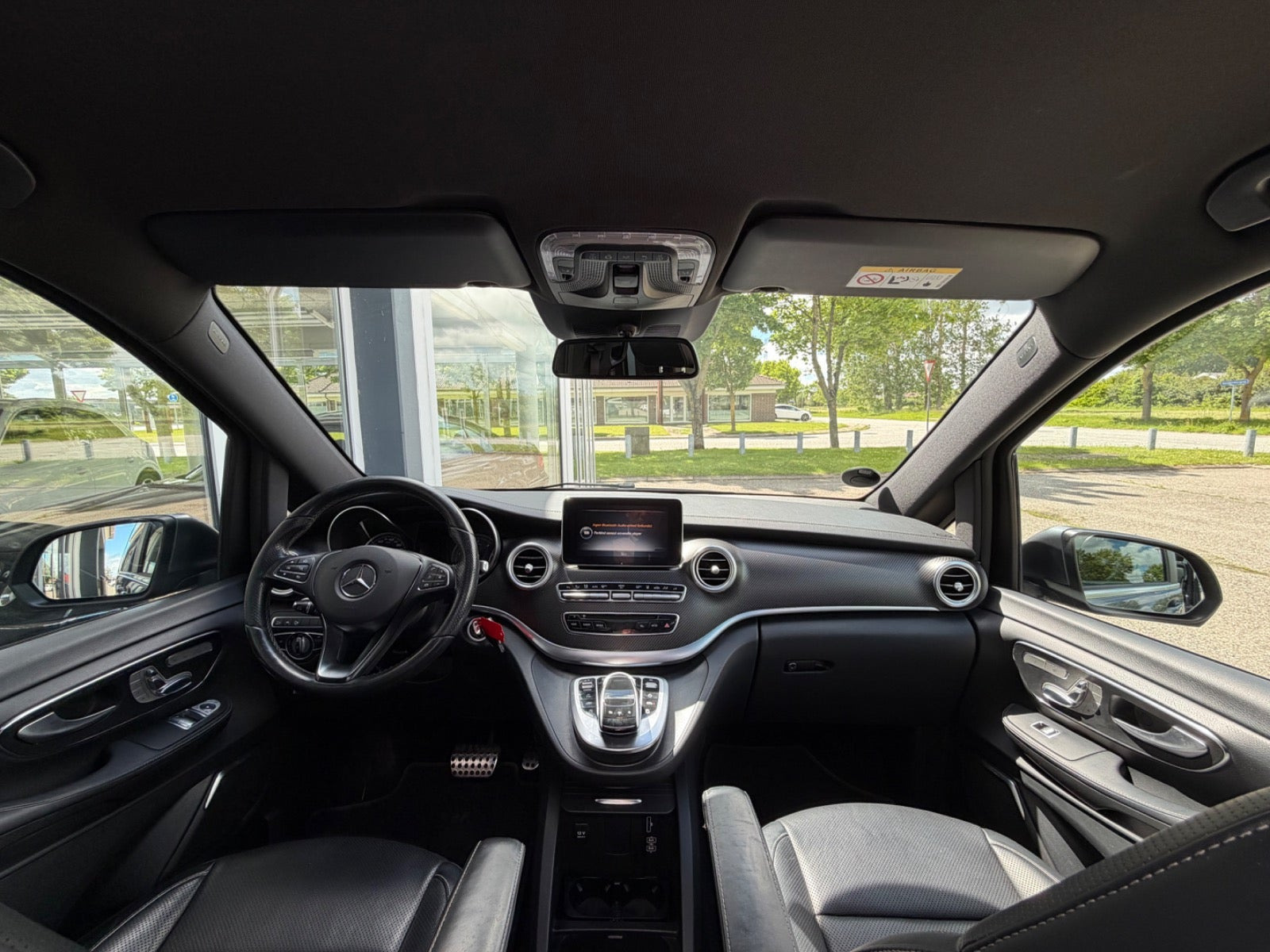 Grå Mercedes V250 d fra 2017