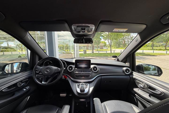 Grå Mercedes V250 d fra 2017