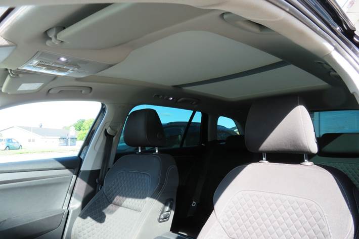 Sort Skoda Superb fra 2016