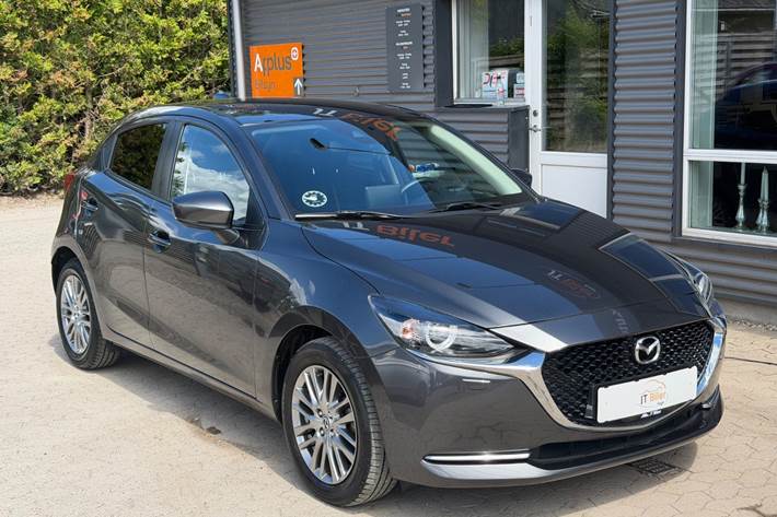Grå Mazda 2 fra 2022