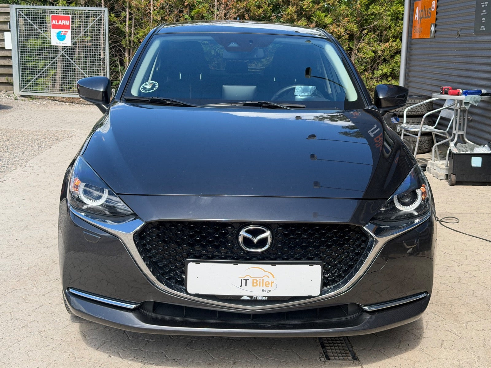 Grå Mazda 2 fra 2022