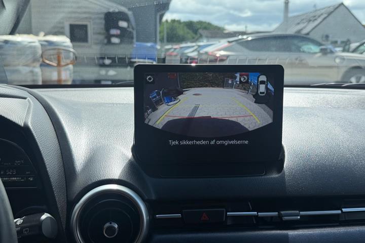 Grå Mazda 2 fra 2022