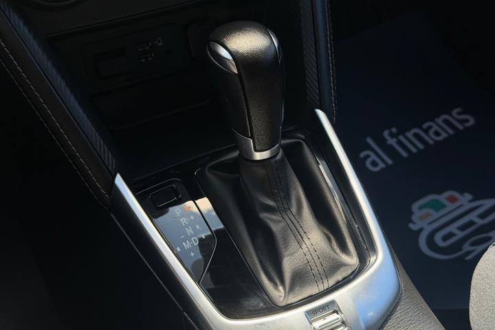 Grå Mazda 2 fra 2022
