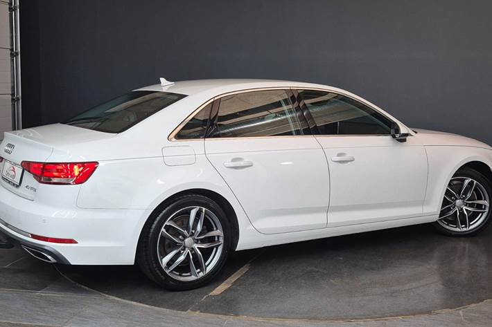 Hvid Audi A4 fra 2019