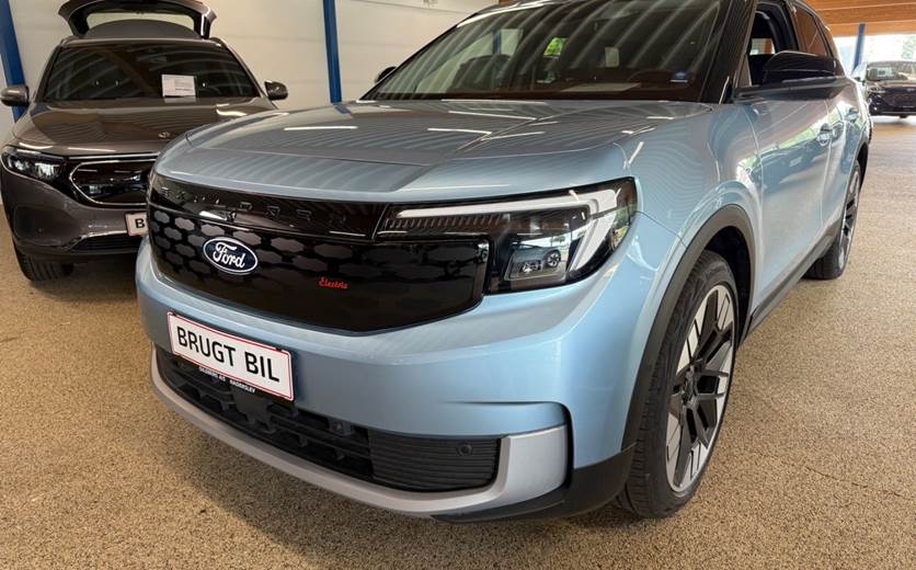 Ford Explorer 77 Premium Extended Range
