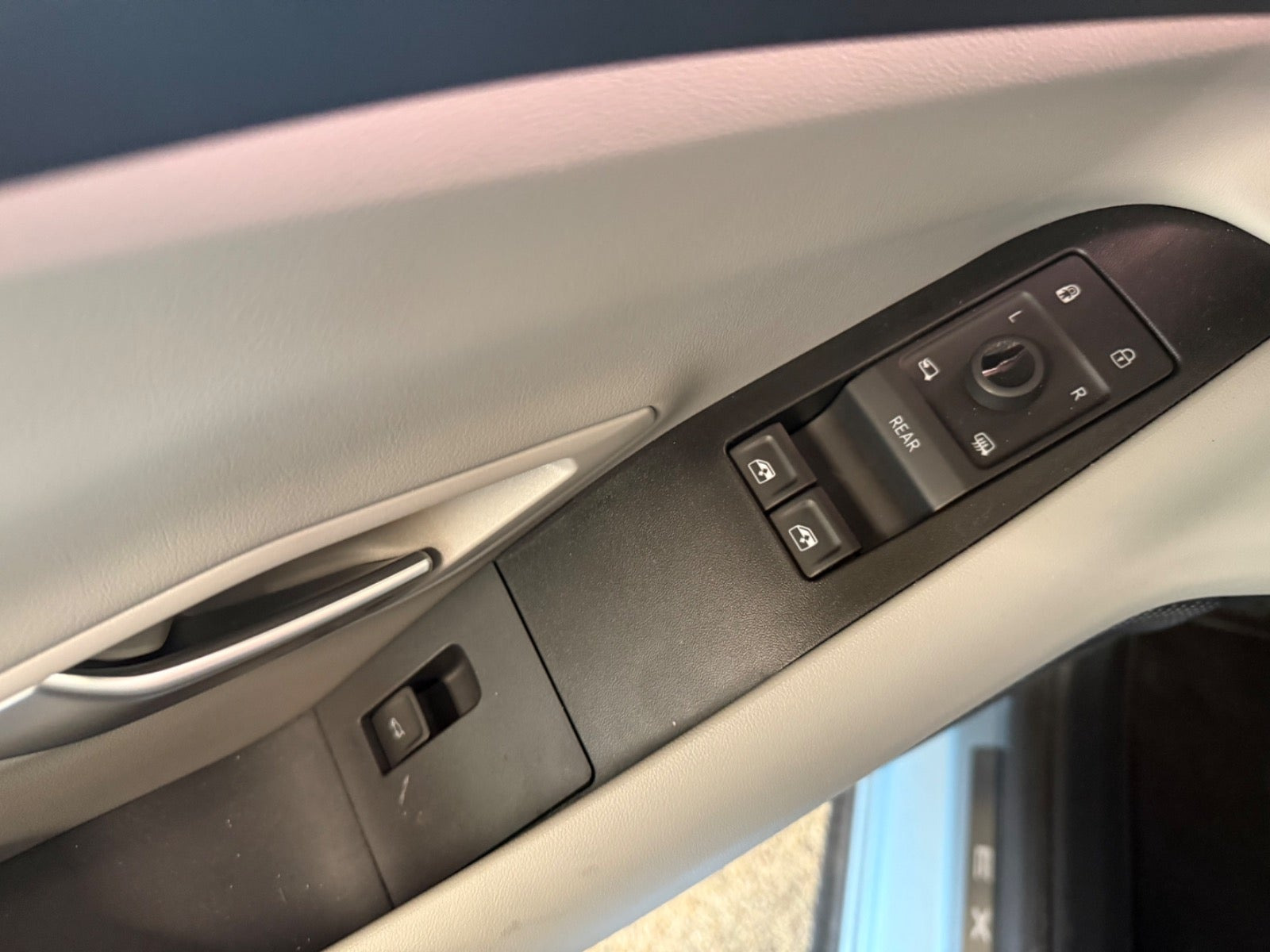 Blå Ford Explorer fra 2025